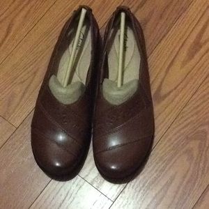 Clarity Eviana fig slip on loafer